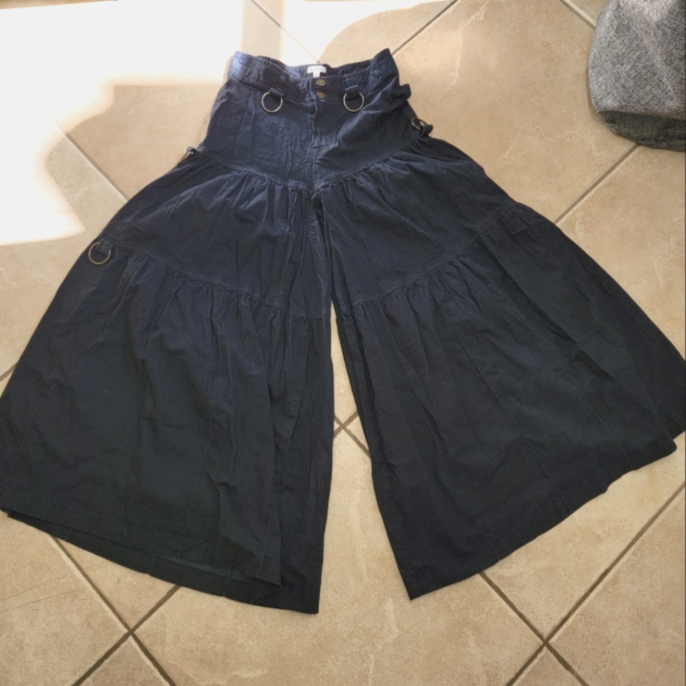 Super flare 90s jeans with buckles